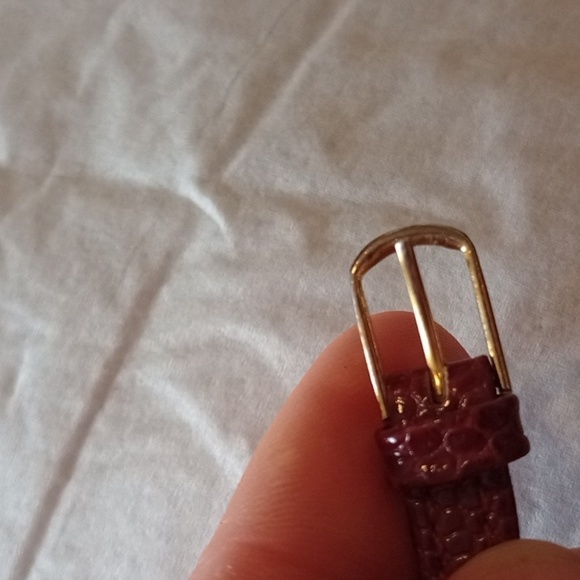 Gucci ladies watch with leather band (W003) - Picture 5 of 6